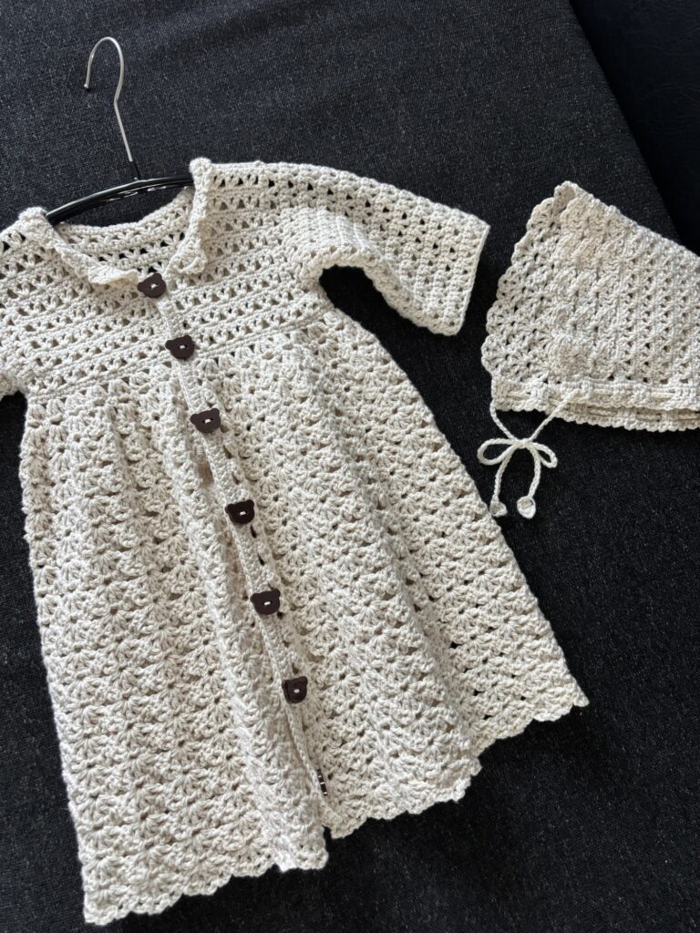 妊娠期にセレモニードレスを編んでみた